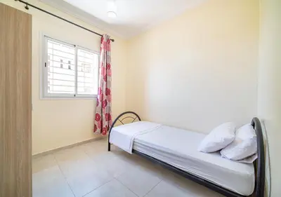a small bedroom with a bed and a window at Appartement 2 chambre 5min Aéroport in Marrakech