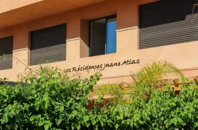 a sign on the side of a building at Appartement raffiné idéalement situé avec piscine in Marrakech