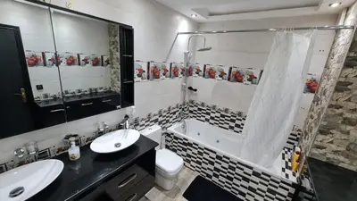 a bathroom with a tub and two sinks and a shower at Apartamento Residencia Kasbah de Marrakech 1 Gueliz in Marrakech
