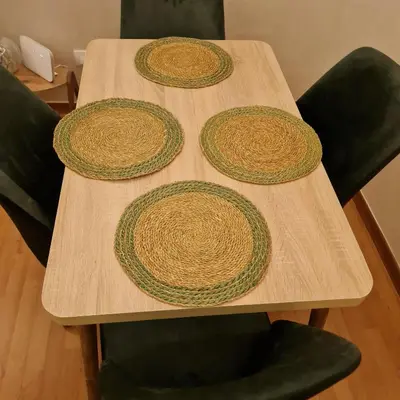 a wooden table with four straw hats on it at Appartement cosy quartier au centre de Marrakech Gueliz in Marrakech