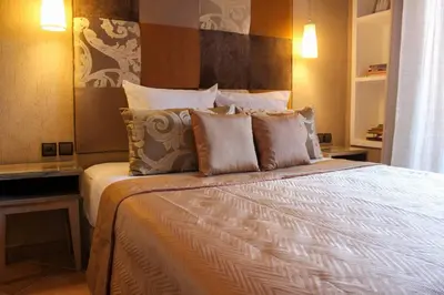a bedroom with a large bed with pillows at SUBLIME APPARTEMENT 2 CHAMBRES AU COEUR DE GUELIZ in Marrakech