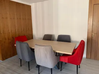 a wooden table with four red chairs around it at Appartement deux chambres salon Centre de Gueliz 23 in Marrakech