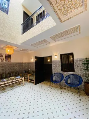 a room with two blue chairs and a ceiling at Private Riad 3ch Salon, Terrasse avec Jacuzzi , à Jemaa El Fna in Marrakech