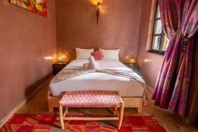 a bedroom with a bed and a window at Riad en Exlusivité à 5min de la place jamaa el fna in Marrakech