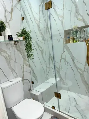 a bathroom with a white toilet and a shower at Pierre précieuse au cœur de l'hivernage J40 in Marrakech