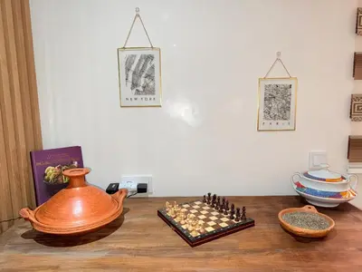 a table with a vase and a game of chess at Pierre précieuse au cœur de l'hivernage J40 in Marrakech