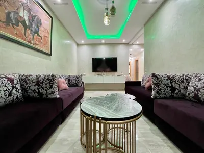 a living room with two couches and a table at Bel Appartement à Marrakech en Résidence avec Piscine - Fibre & Netflix in Marrakech