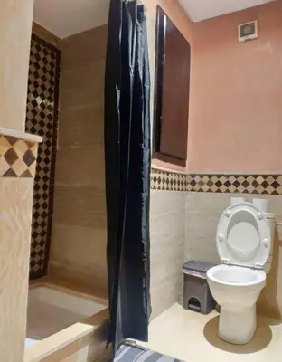 a small bathroom with a toilet and a shower at Appartement gueliz in Marrakech