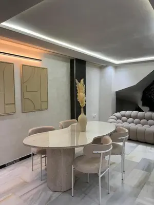 a dining room with a table and chairs at Duplex Centre-ville Guéliz in Marrakech