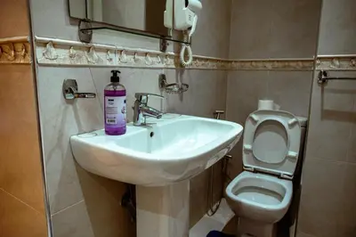 a bathroom with a sink and a toilet at villa 5 chambres pour famille avec piscine & parking in Marrakech