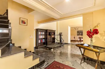 a living room with a treadmill and a table at Somptueux Duplex au coeur de l'Hivernage in Marrakech