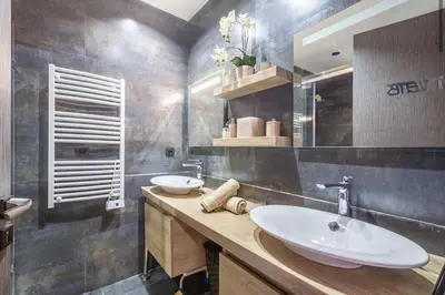 a bathroom with two sinks and a large mirror at Splendide Villa Lilya in Marrakech