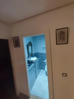 a bathroom with a sink and a mirror at Charmant appartement moderne au cœur de Gueliz, Marrakech Lumineux