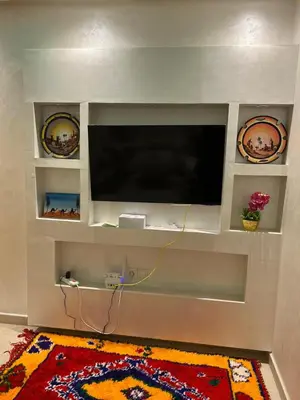 a living room with a flat screen tv on a wall at Propre appartement à loué pour les familles in Marrakech