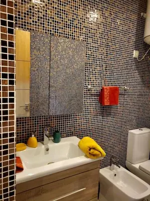 a bathroom with a sink and a mirror and a toilet at Studio Cosy au Centre de Marrakech - Guéliz - in Marrakech