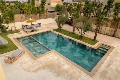 an overhead view of a swimming pool in a backyard at Villa Design à Marrakech in Marrakech