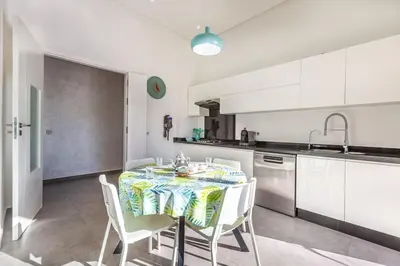 a kitchen with a table and chairs in a room at Villa Dalia, Personnels et option piscine in Marrakech