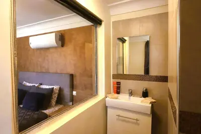 a bathroom with a sink and a mirror at Riad avec piscine - Wifi- petit déjeuner - Bon Emplacement in Marrakech