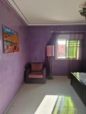 a purple room with a chair and a lamp at appartement sympathique à Marrakech in Marrakech