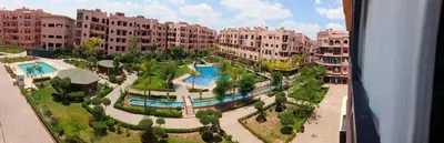 an aerial view of a resort with a swimming pool at Appartement Ensoleillé vue Piscine in Marrakech