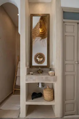 a bathroom with a sink and a mirror on a wall at Riad Kasbah El Mamoune in Marrakech