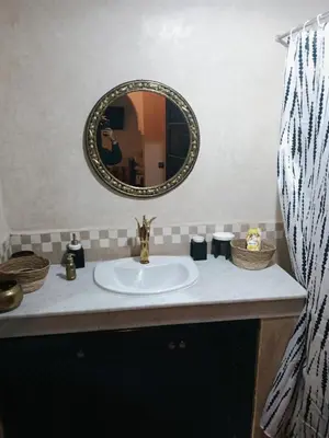 a bathroom with a sink and a mirror at APPARTEMENT DOUILLET AU CENTRE GUELIZ in Marrakech