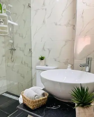 a bathroom with a white tub and a sink at Charmant appartement avec piscine 2chambres au cœur de Guéliz in Marrakech