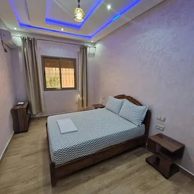 a bedroom with a bed with a blue ceiling at Bel appartement de 2 chambres L in Marrakech