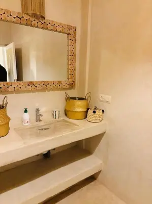 a bathroom with a sink and a mirror at Loft Marrakech 5 min du centre super emplacement in Marrakech