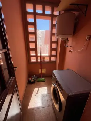 a washing machine in a room with a window at Superbe appartement au porte de gueliz in Marrakech