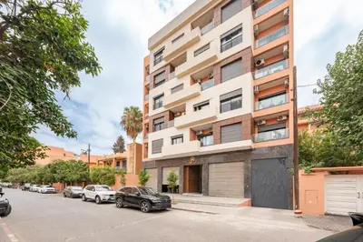 an apartment building on a street with parked cars at Beau Studio au hub de Gueliz in Marrakech