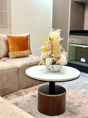 a living room with a table with flowers on it at appartement à Gueliz in Marrakech