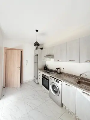 a white kitchen with a washing machine in it at Confortable & Spacieux & Au Centre-ville in Marrakech