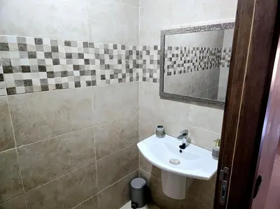 a bathroom with a sink and a mirror at appartement cosy plein centre in Marrakech
