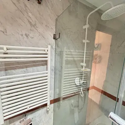 a shower with a glass door in a bathroom at Séjour lumineux confort et design in Marrakech