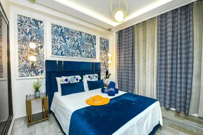 a blue bedroom with a bed with a yellow hat on it at E-Appartement de luxe centre Gueliz piscine parking fibre netflix in Marrakech