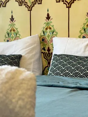 a bed with blue sheets and pillows in a bedroom at À 6 min du stade - Résidence avec Piscine, Wifi, Gardien H24 in Marrakech