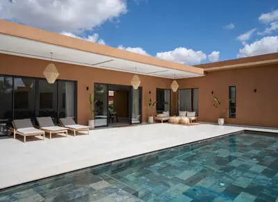 an image of a villa with a swimming pool at Domaine de Kali, villa 2 au calme, piscine privée in Marrakech