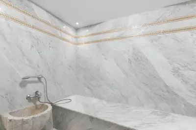 a bathroom with a marble tub and a shower at Piscine chauffée - Sauna - Hammam - Appart Coeur de Gueliz in Marrakech