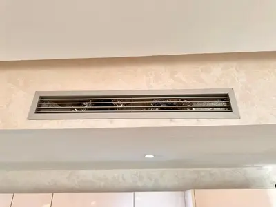 a vent in the ceiling of a room at PEARL GARDEN Luxueux Studio Chic Piscine Terrasse Netflix IPTV Parking in Marrakech