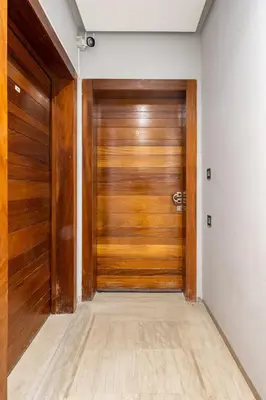 a hallway with a wooden door in a house at Magnifique appartement Gueliz in Marrakech