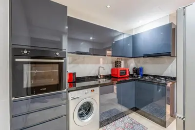 a kitchen with a washer and a washing machine at Appartement de prestige Gueliz kasbel 212 in Marrakech