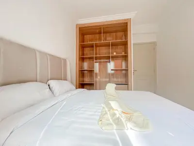 a white bed with a towel on top of it at L'Havre de Paix - Proxi Centre - 2 Chambres in Marrakech