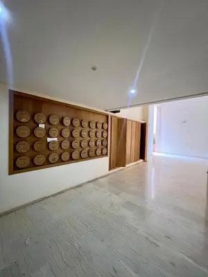 a room with a wall with a painting of plates at Appartement 2 chambres Luxueuse centre Guéliz opr 15 in Marrakech
