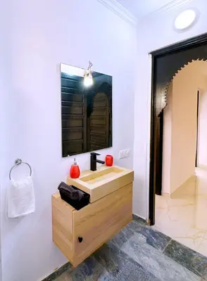 a bathroom with a sink and a mirror at Villa Jassmin, piscine, à 6km du centre ville in Marrakech