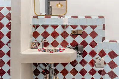a bathroom with a sink and a mirror at Riad La Kasbah secrète - Piscine intérieure in Marrakech