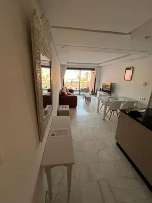 a living room with a mirror and a couch at Spacieux 2 Chambres Guéliz Centre in Marrakech