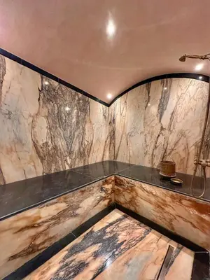 a bathroom with a marble wall at villa argan golf piscine chauffée in Marrakech