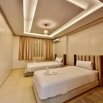 a hotel room with two beds and a window at Retraite paisible à Gueliz in Marrakech