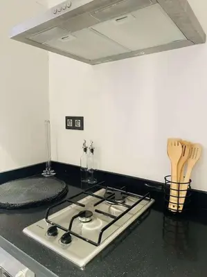a kitchen with a stove top oven in a kitchen at Luxueux 1 Chambre Guéliz Centre in Marrakech